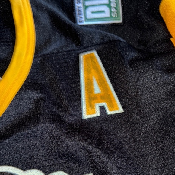 Reebok Black and Yellow Game Jersey with Bold Design - Picture 4 of 9